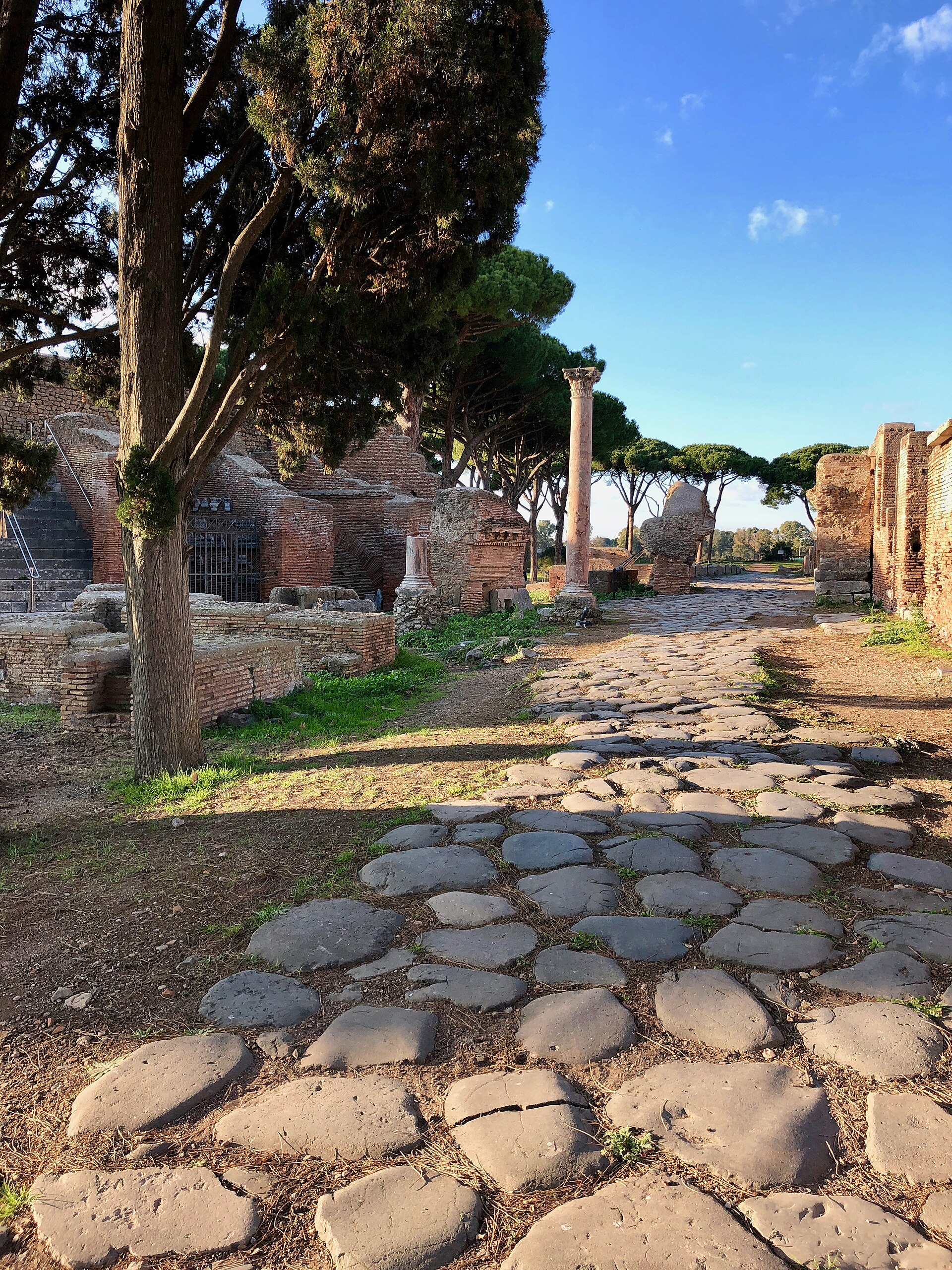 Ancient_Main_Road_Ostia_Antica Sonse CC BY 2 0 via Wikimedia Commons