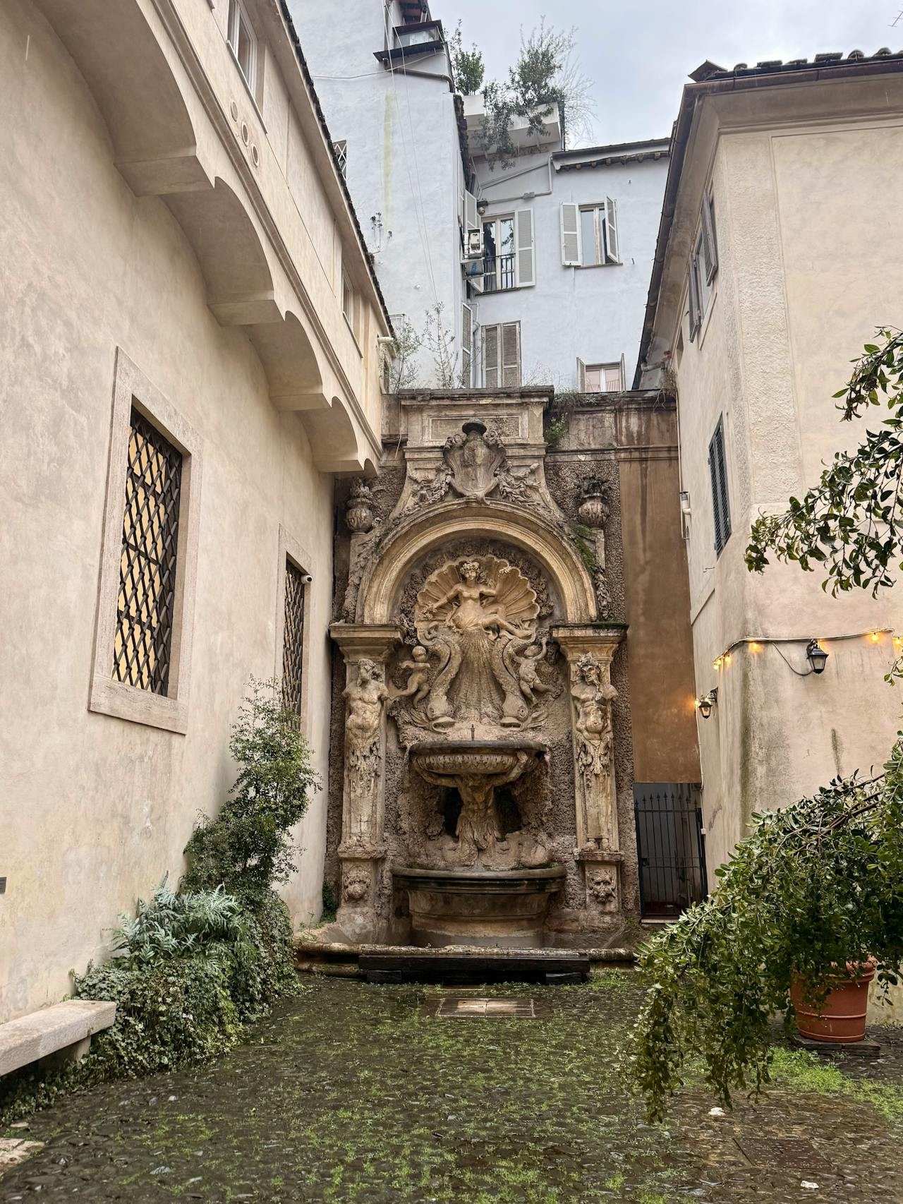 Rome Courtyards 03 pexels-lea-claisse-2160105977-36547072
