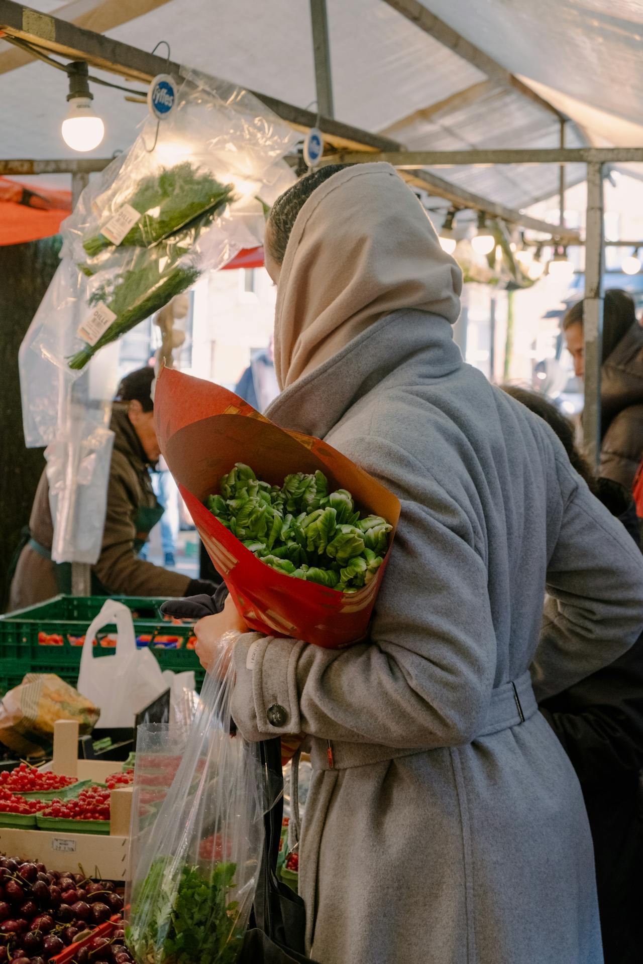shopping at campo de fiori market pexels-annaelle-quionquion-2652658-15279864